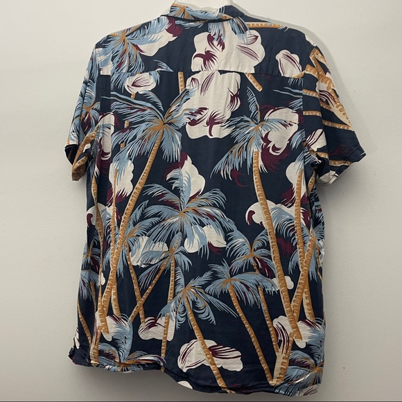 H&M Men’s Floral Casual Button Down Shirt in Size Medium - Picture 5 of 5